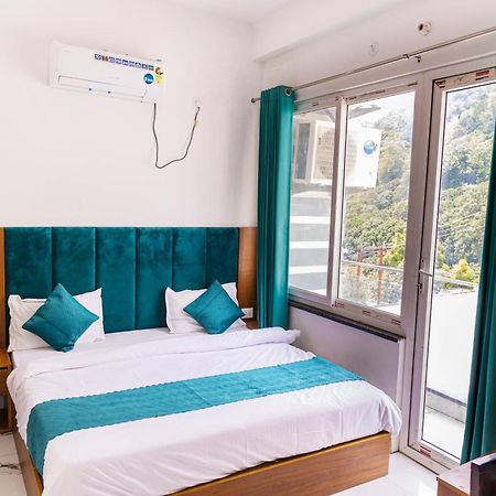 Hotel Parth Inn Risikés Kültér fotó