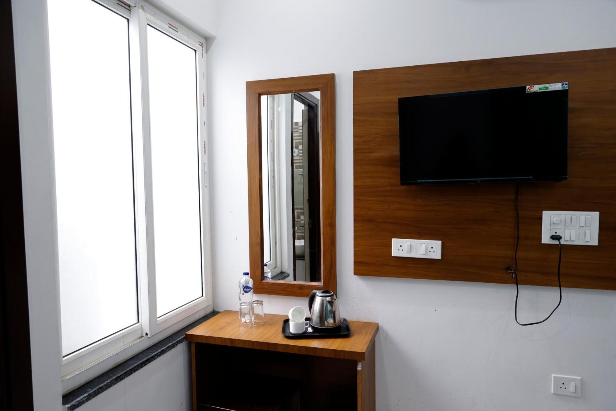 Hotel Parth Inn Risikés Kültér fotó