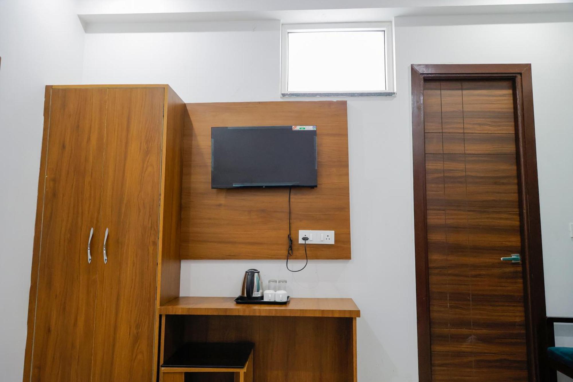 Hotel Parth Inn Risikés Kültér fotó