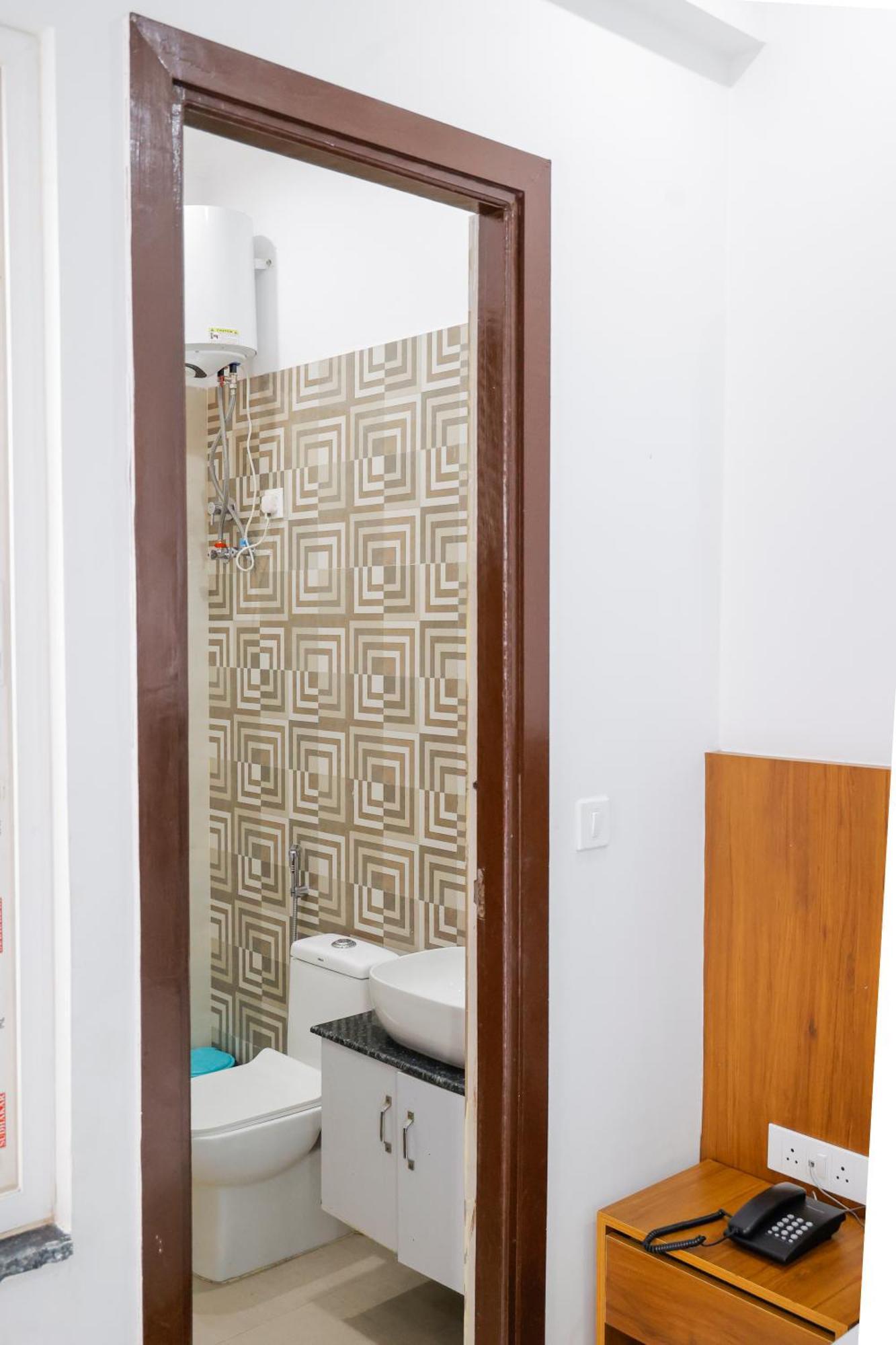 Hotel Parth Inn Risikés Kültér fotó