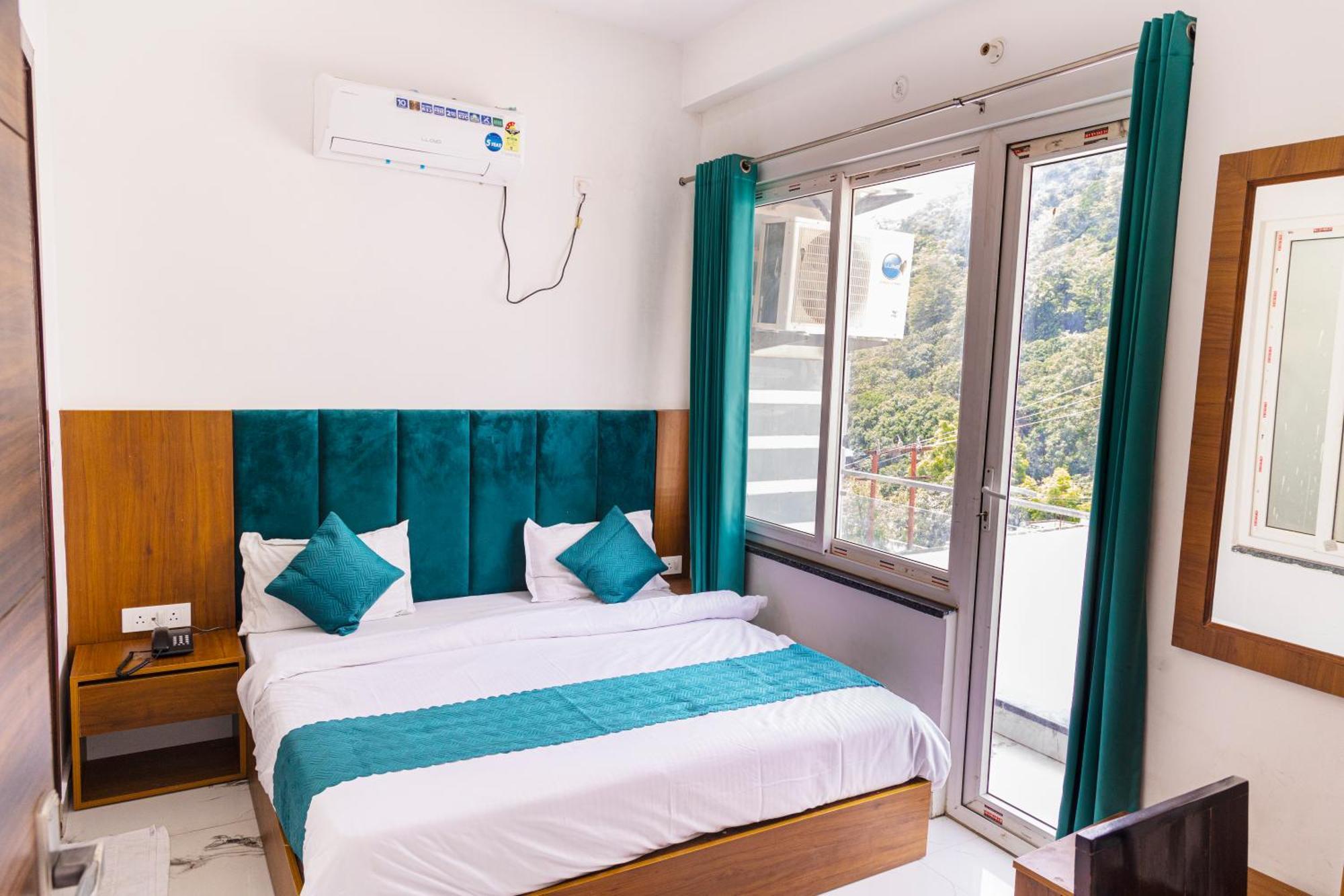 Hotel Parth Inn Risikés Kültér fotó