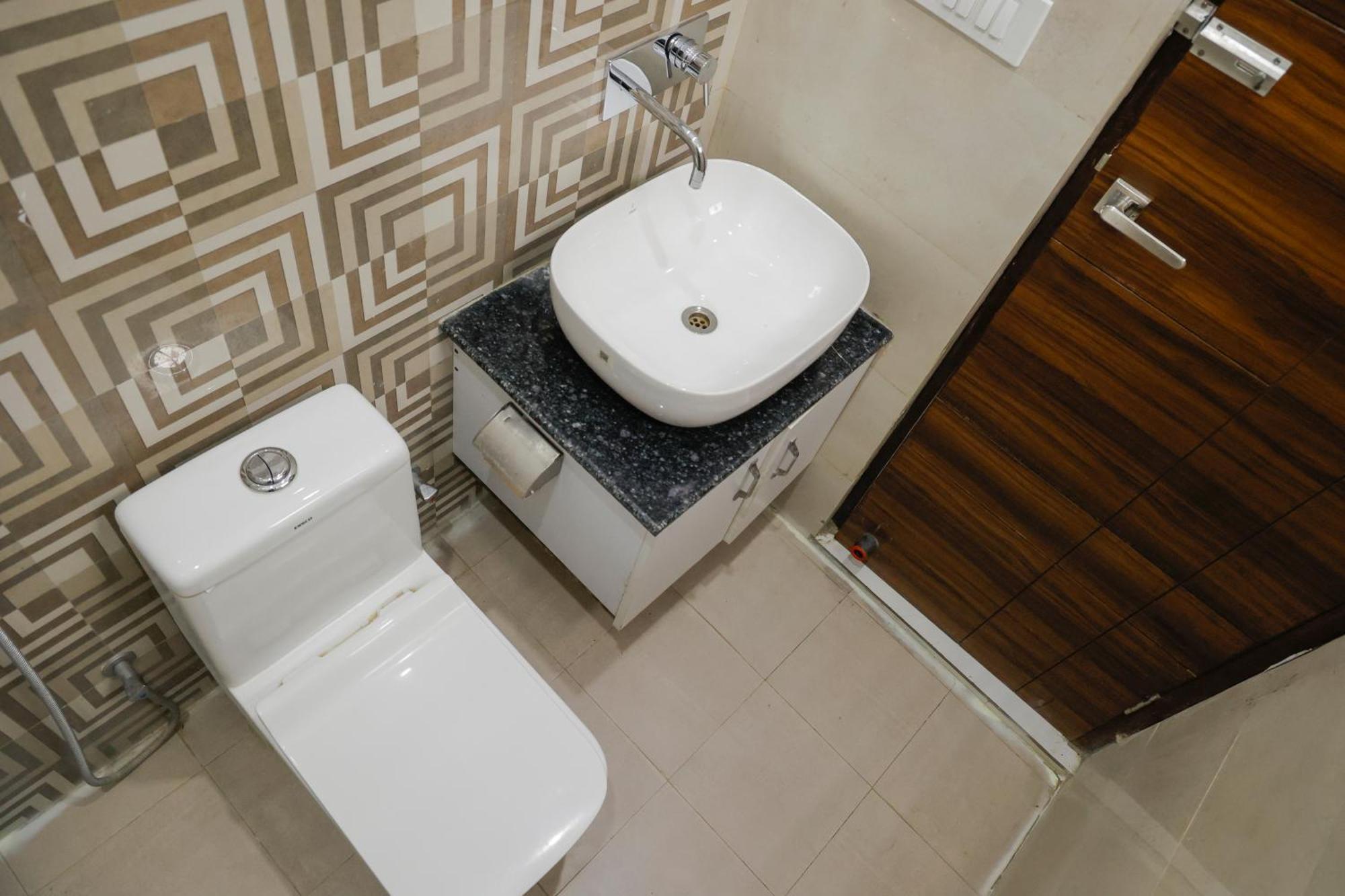 Hotel Parth Inn Risikés Kültér fotó