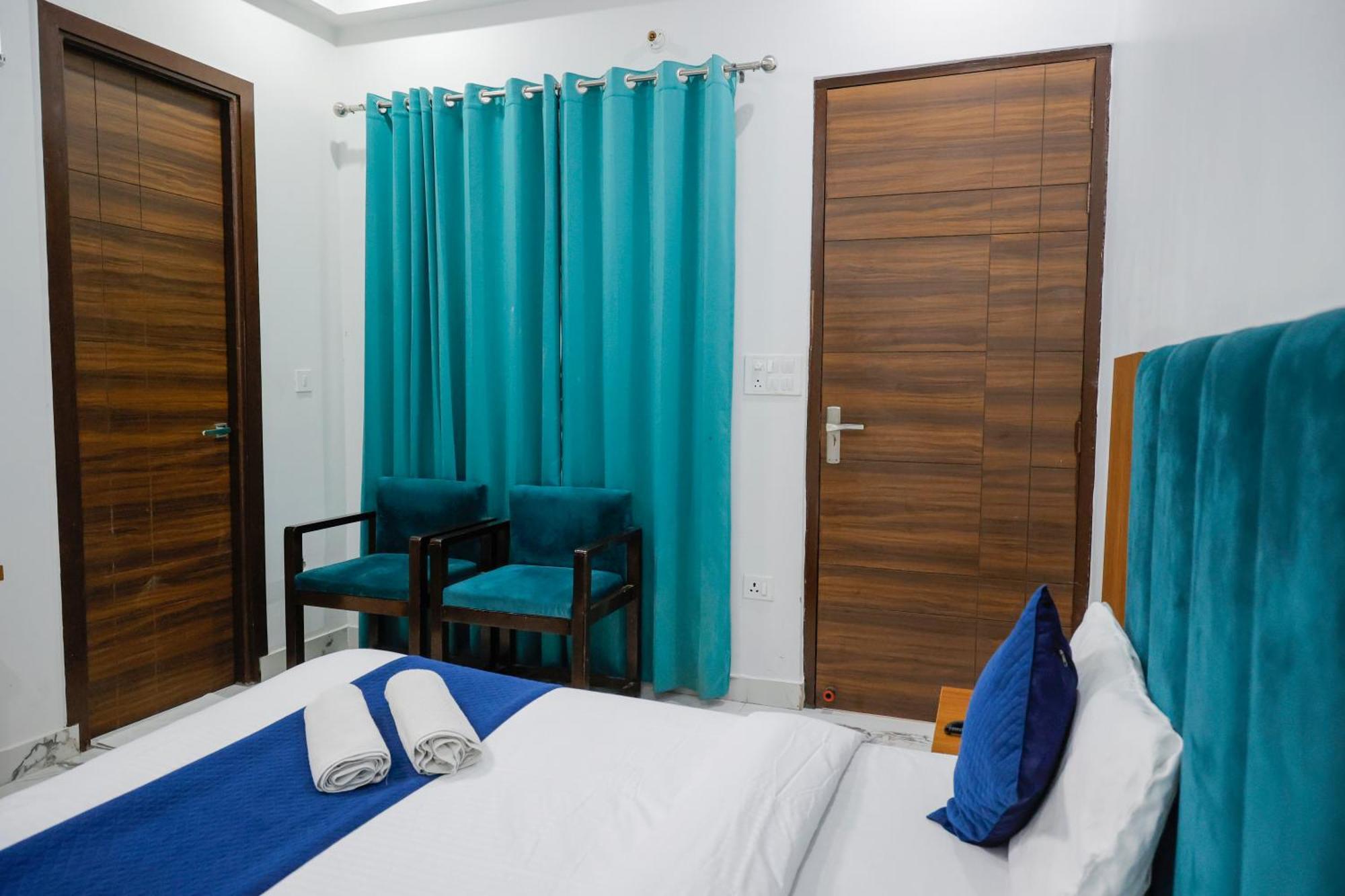 Hotel Parth Inn Risikés Kültér fotó