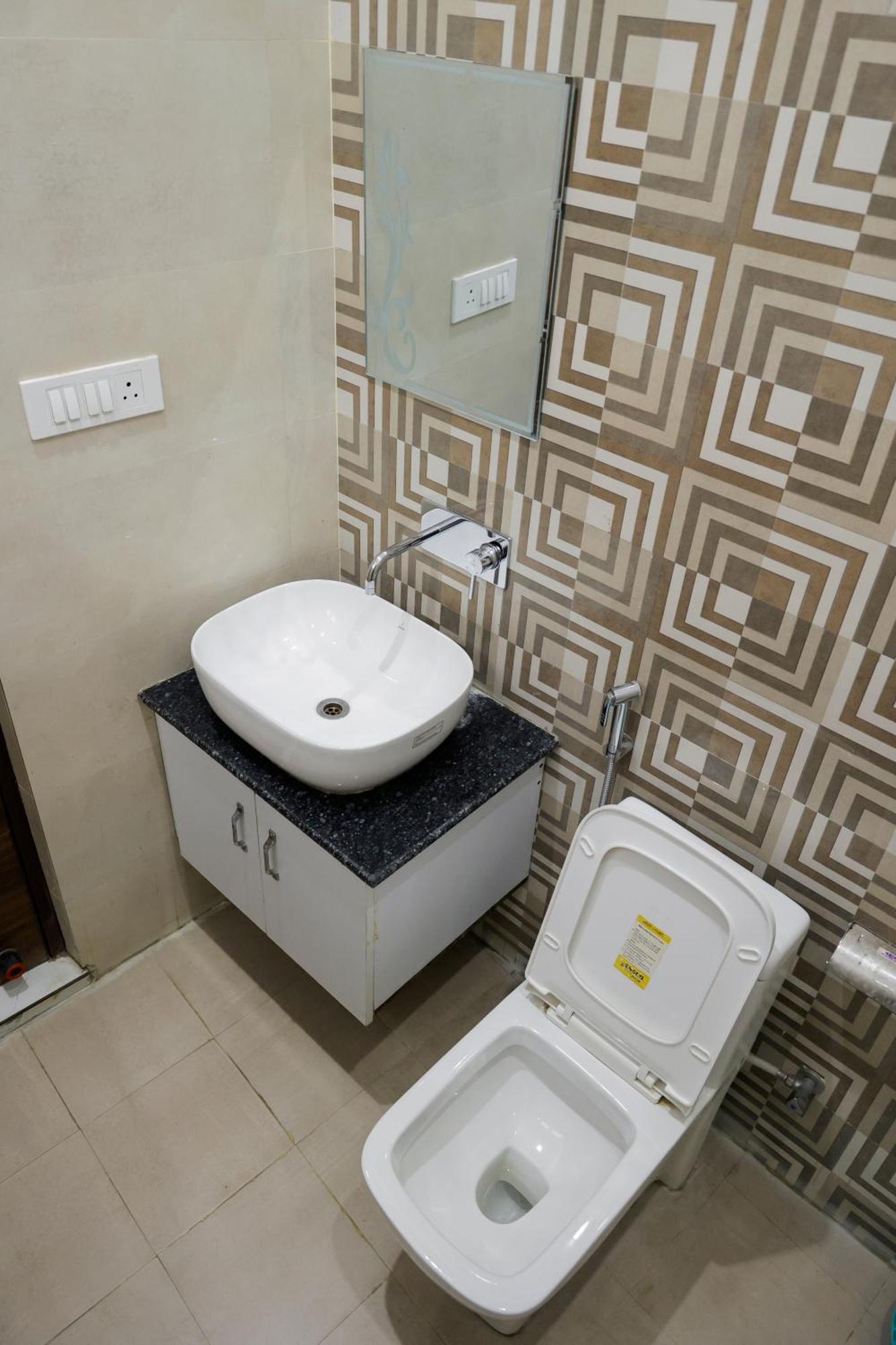 Hotel Parth Inn Risikés Kültér fotó