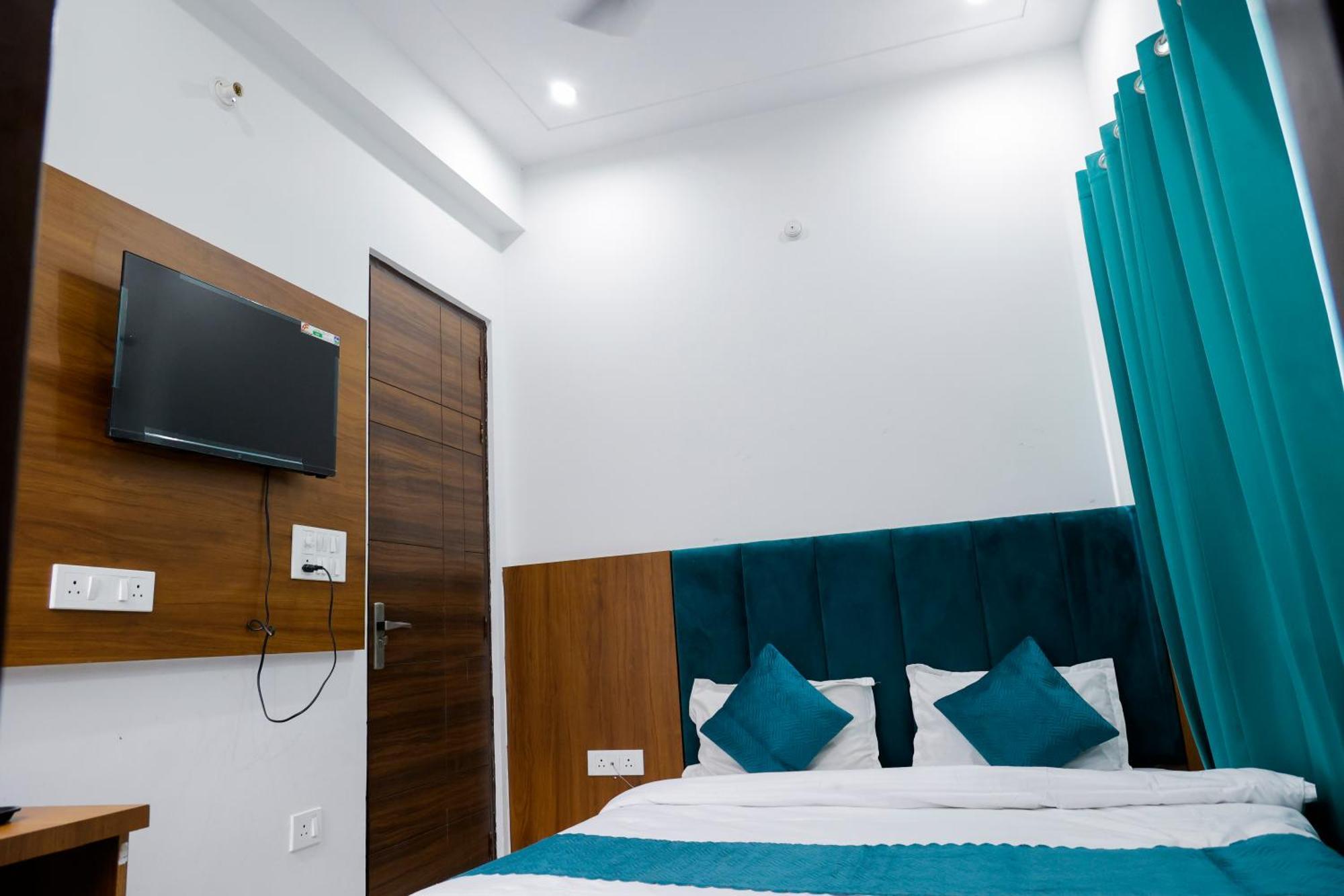 Hotel Parth Inn Risikés Kültér fotó