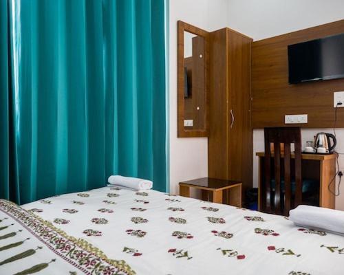 Hotel Parth Inn Risikés Kültér fotó