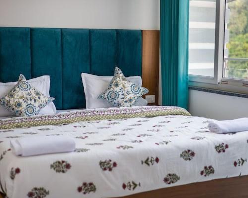Hotel Parth Inn Risikés Kültér fotó